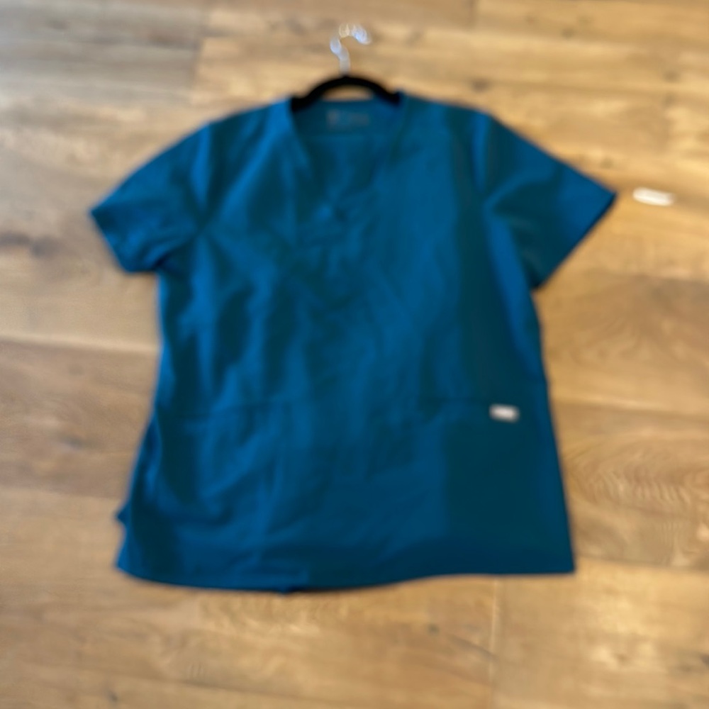 Figs scrub, large top, large Kade bottoms